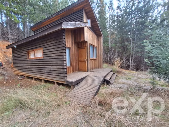 Vende Sitio con Refugio casa de 55m2 en Paredones