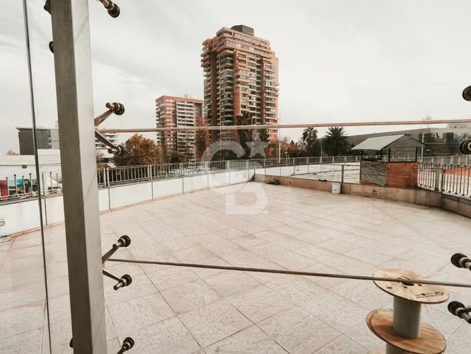 Local comercial Ubicado en Gilberto Fuenzalida- Las Condes