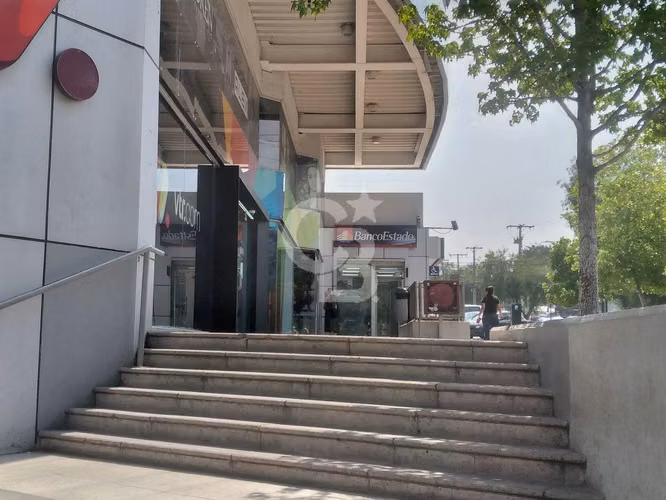 Local comercial Ubicado en Gilberto Fuenzalida- Las Condes