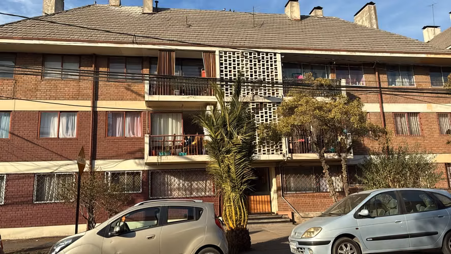 AMPLIO DEPARTAMENTO  2 DORMITORIOS  SECTOR BARRIO YUNGAY