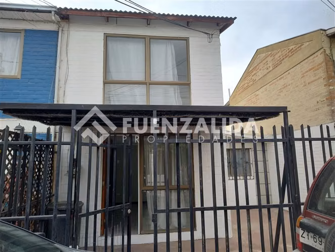 Casa en venta de 3 dorm. en La Florida