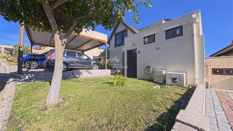Casa en venta en condominio. Alto Macul