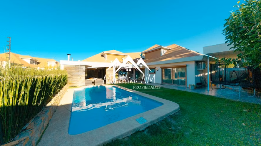 VENDE ACOGEDORA CASA EN CONDOMINIO SECTOR JARDIN DEL ESTE