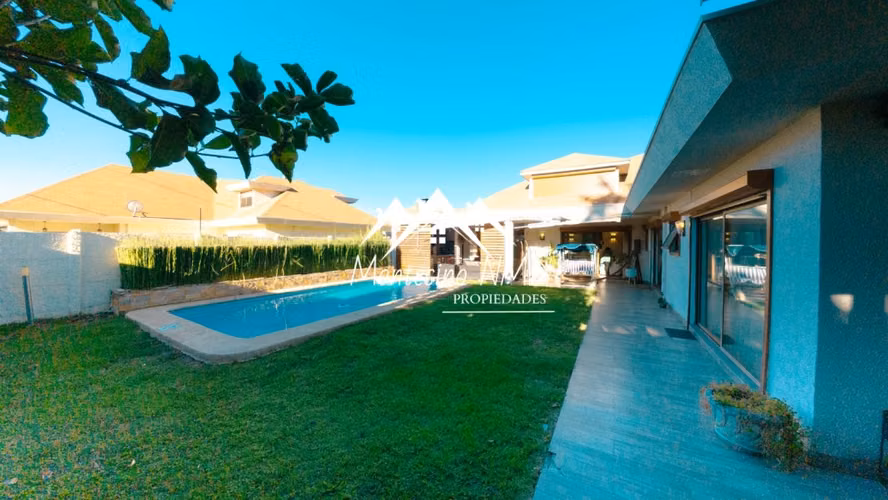 VENDE ACOGEDORA CASA EN CONDOMINIO SECTOR JARDIN DEL ESTE