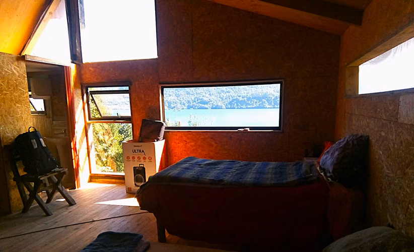 Casa tipo Loft con orilla de mar + parcela de 1 HA, en Caleta La Arena - Hornopirén
