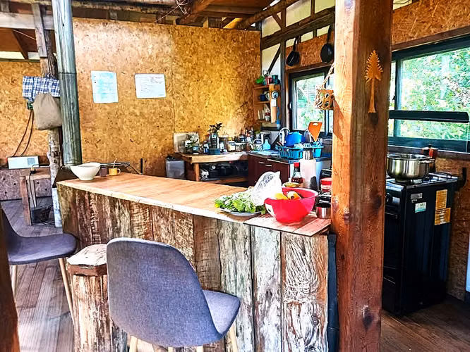 Casa tipo Loft con orilla de mar + parcela de 1 HA, en Caleta La Arena - Hornopirén