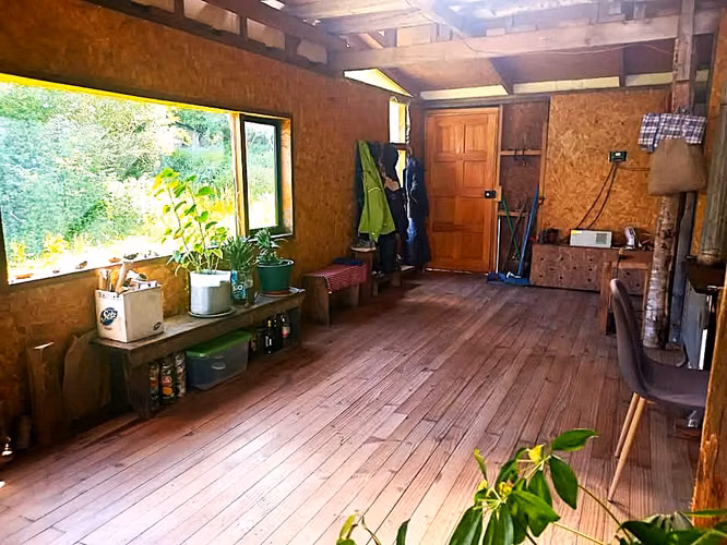 Casa tipo Loft con orilla de mar + parcela de 1 HA, en Caleta La Arena - Hornopirén