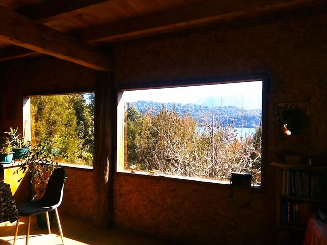 Casa tipo Loft con orilla de mar + parcela de 1 HA, en Caleta La Arena - Hornopirén