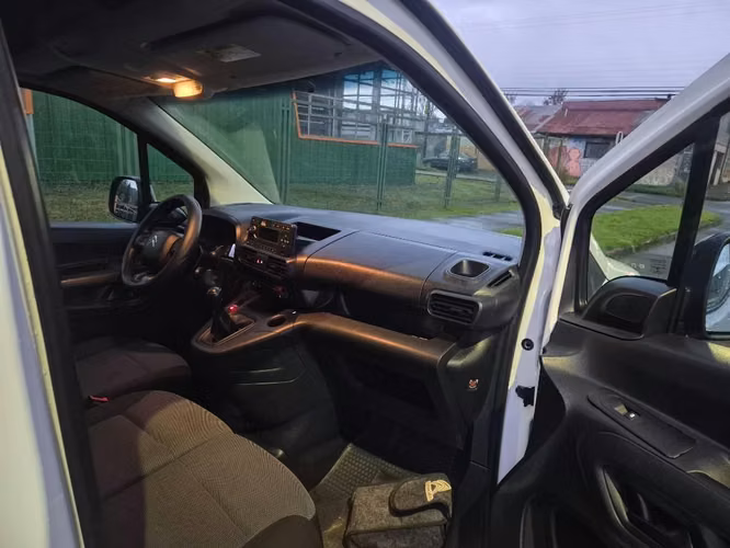 Citroen berlingo año 2022 full diesel
