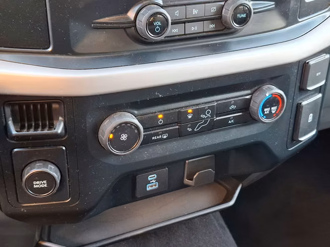 FORD F-150 2024