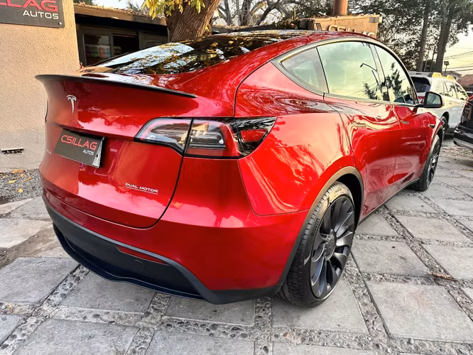 TESLA MODEL Y PERFORMANCE 4X4  2025