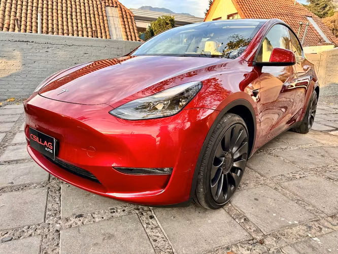 TESLA MODEL Y PERFORMANCE 4X4  2025