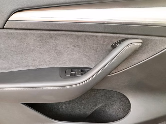 TESLA MODEL Y PERFORMANCE 4X4  2025