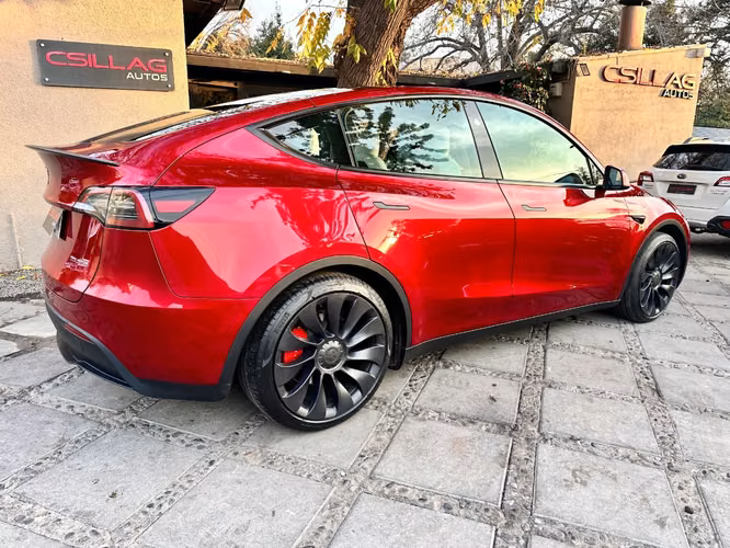TESLA MODEL Y PERFORMANCE 4X4  2025