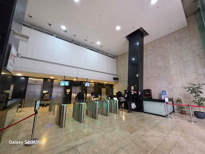 OFICINA a 5 minutos metro puente cal y canto