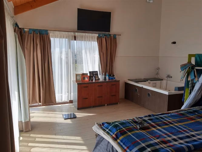 PARCELA Parcela en Condominio con fabulosa casa de 7 dorm, 6 baños, piscina, paneles solares, PIRQUE