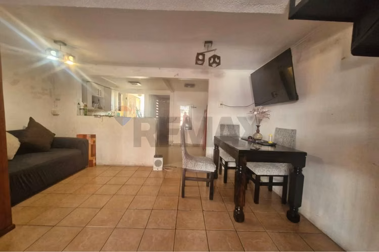 Casa en pudahuel , regularizada.