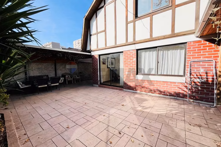 Casa 5d+4b+servicios. 2 pisos. las condes