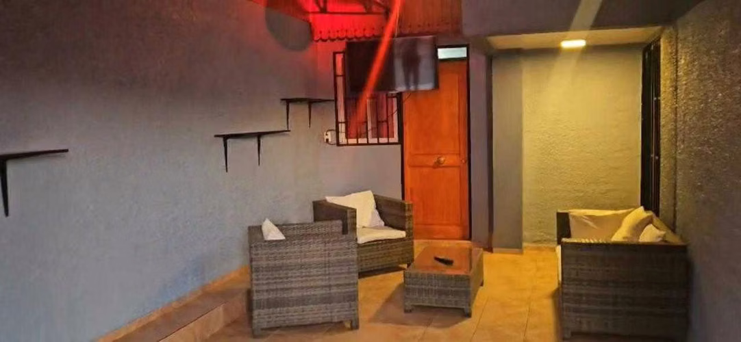VENDO BONITA CASA (172897)