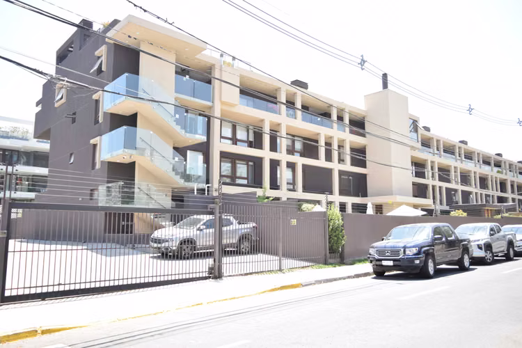 Venta Dpto El Peral, a pasos de Av. La Dehesa (172894)