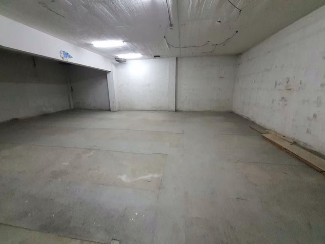Local calle Ejercito 400m2 + 1 estac. (172888)