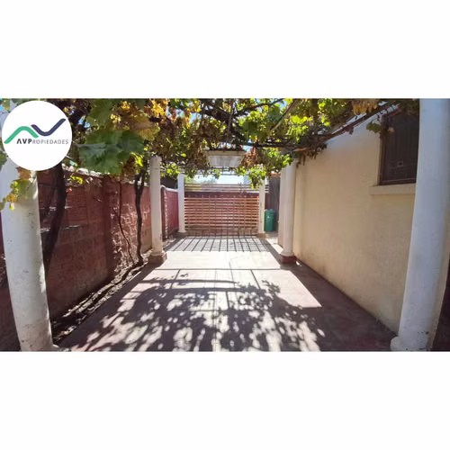 ARRIENDO AMPLIA CASA EN LA CISTERNA (172828)