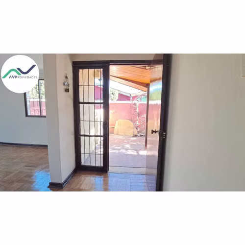 ARRIENDO AMPLIA CASA EN LA CISTERNA (172828)