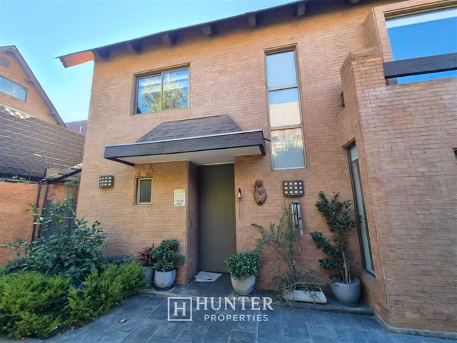 Casa en venta de 3D; 4B, 2E Condomino en Lo Barnechea