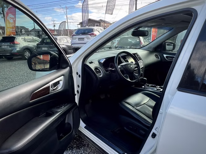 NISSAN PATHFINDER V6 4X4 AT 2015
