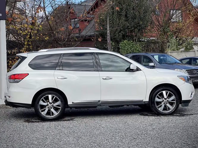 NISSAN PATHFINDER V6 4X4 AT 2015