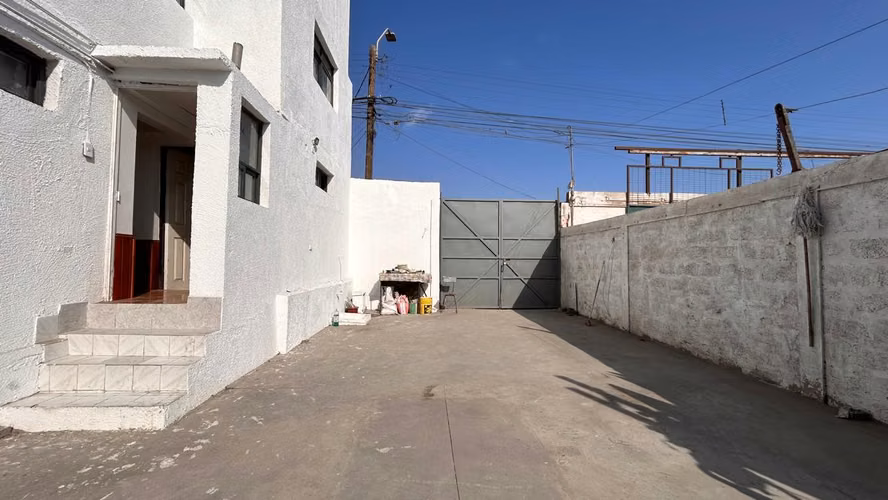 CORREDORA ARRIENDO CASA IDEAL PARA EMPRESAS SECTOR NORTE DE ANTOFAGASTA $4.000.000 - Imagen 2