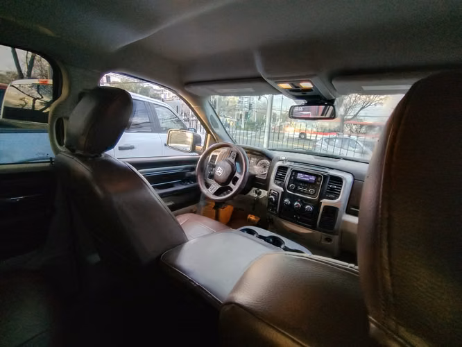 DODGE RAM 1500 SLT 4X4 3.6CC BICILOR, REALMENTE EXTRAORDINARIA
