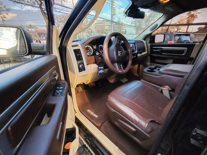 DODGE RAM 1500 SLT 4X4 3.6CC BICILOR, REALMENTE EXTRAORDINARIA