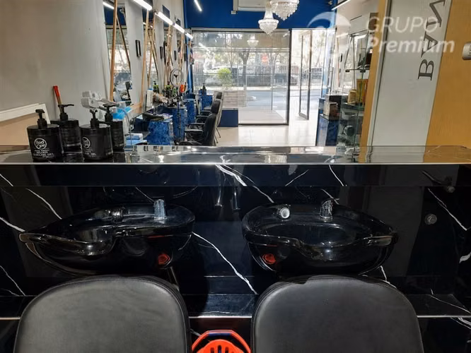 OPORTUNIDAD DERECHO LLAVES BARBERÍA PELUQUERÍA STRIP CENTER
