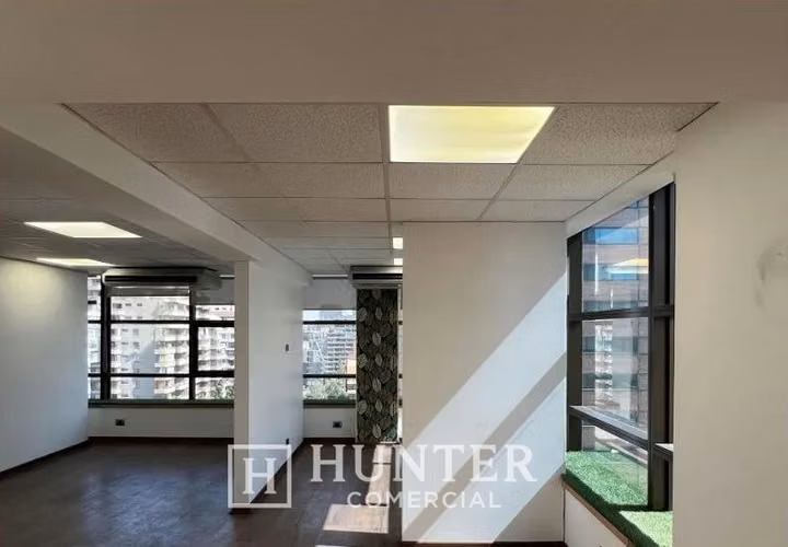 Oficina 211 m2 pasos metro Escuela Militar, Las Condes