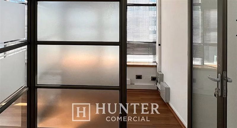 Oficina 100 M2, 4 Privados pasos Metro E.Militar Las Condes