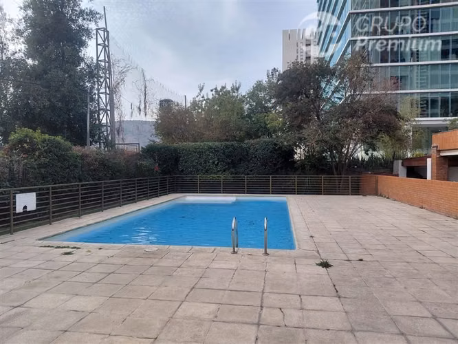 Amplio Depto. 3D 2B Av. Las Condes Vista despejada y Est.