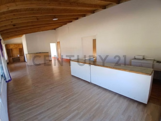 Venta amplia e iluminada casa en Casablanca