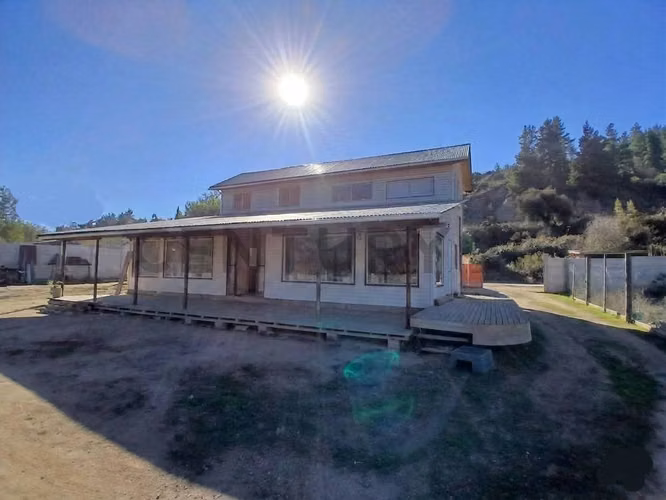 Venta amplia e iluminada casa en Casablanca
