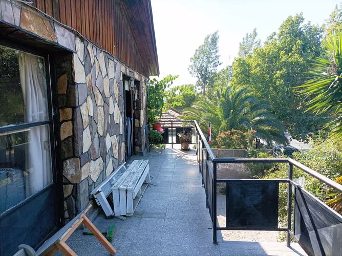Casa con Galpón de 620 m2. Terreno de 1000 m2 (173071)