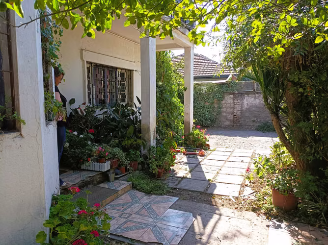 Casa con Galpón de 620 m2. Terreno de 1000 m2 (173071)