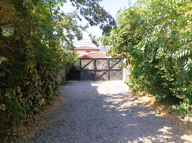 Casa con Galpón de 620 m2. Terreno de 1000 m2 (173071)