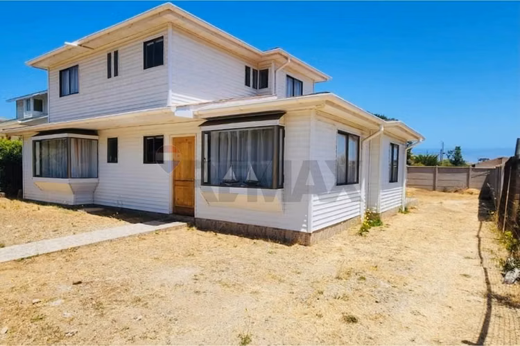 Casa en condominio algarrobo: año 2023!