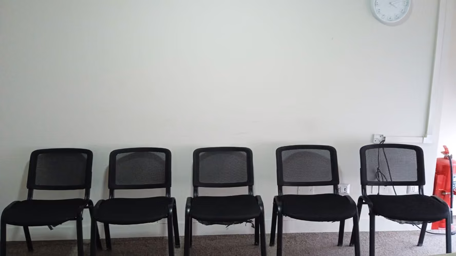Mesa reunión, sillas oficina y otros oficina.