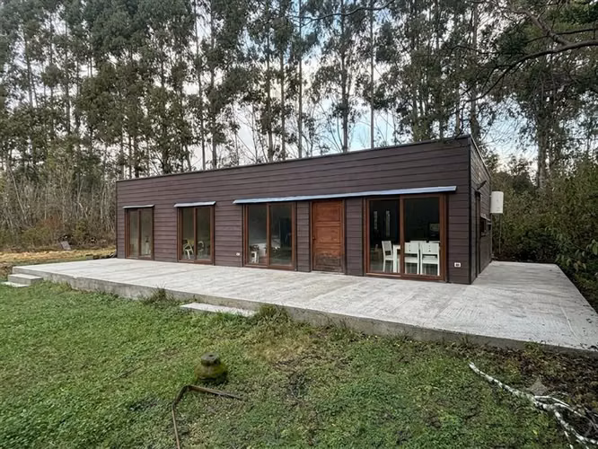 CASA EN PARCELA AMOBLADA CON PISCINA
