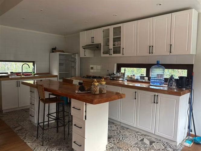 CASA EN PARCELA AMOBLADA CON PISCINA