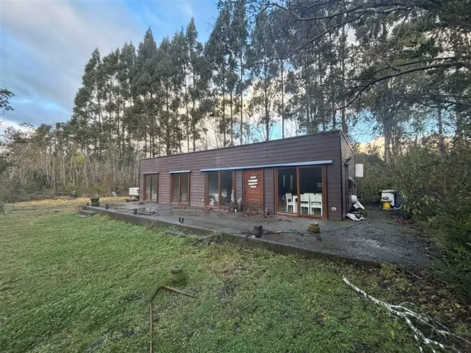 CASA EN PARCELA AMOBLADA CON PISCINA