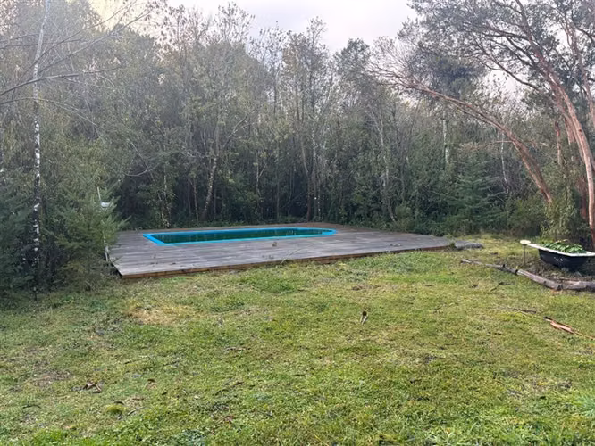 CASA EN PARCELA AMOBLADA CON PISCINA
