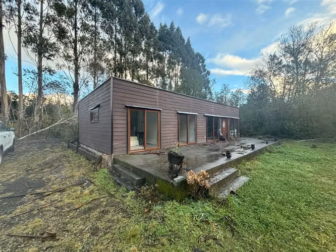 CASA EN PARCELA AMOBLADA CON PISCINA