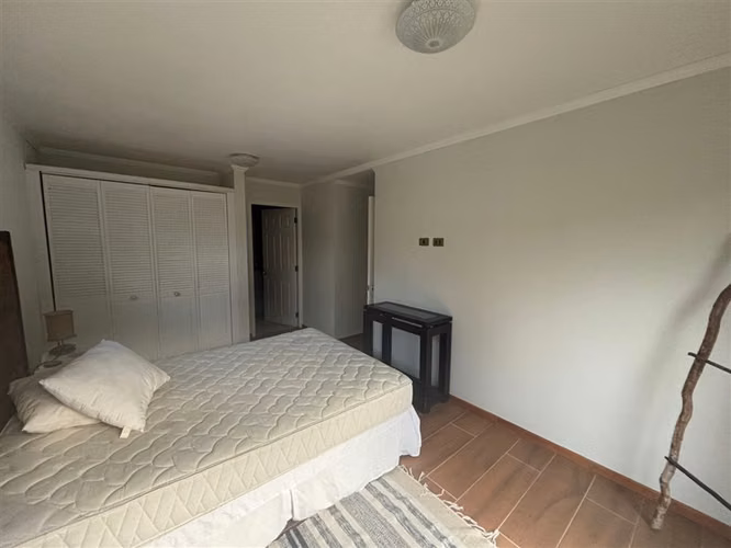 CASA EN PARCELA AMOBLADA CON PISCINA